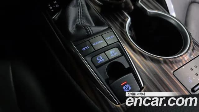 2020 Toyota Camry (XV70) 2.5 XLE Hybrid Sold VIN JTNB21HKXL3077973 – interior seats 2020 Toyota Camry (XV70) 2.5 XLE Hybrid Sold VIN JTNB21HKXL3077973 – interior seats
