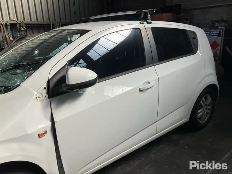 2013 Holden Barina Used VIN KL3TF48E9EB505936 – trunk area 2013 Holden Barina Used VIN KL3TF48E9EB505936 – trunk area