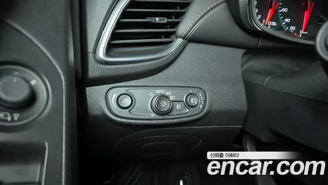 2020 Chevrolet The New Trax 1.4 Premier Sold VIN KLABA76BDLB031898 – interior seats 2020 Chevrolet The New Trax 1.4 Premier Sold VIN KLABA76BDLB031898 – interior seats