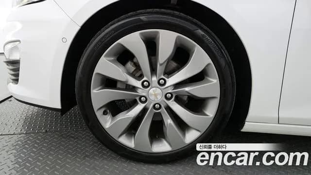 2019 Chevrolet The New Malibu 2.0 Turbo Premier Sold VIN KLAZA69XDKB102028 – exterior detail 2019 Chevrolet The New Malibu 2.0 Turbo Premier Sold VIN KLAZA69XDKB102028 – exterior detail