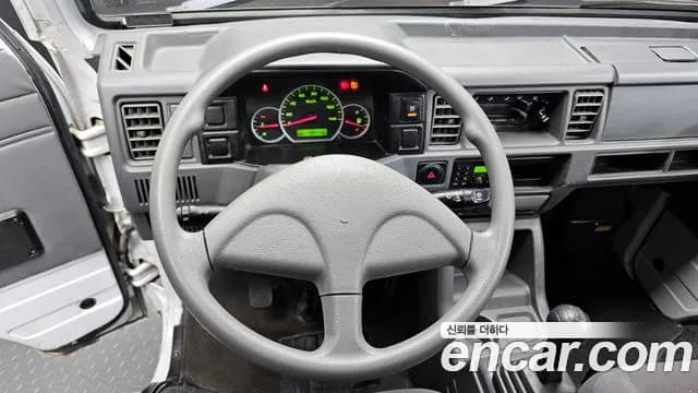 2019 Chevrolet New Labo jackknifed Long cargo Sold VIN KLY2B51MDKC214463 – interior seats 2019 Chevrolet New Labo jackknifed Long cargo Sold VIN KLY2B51MDKC214463 – interior seats