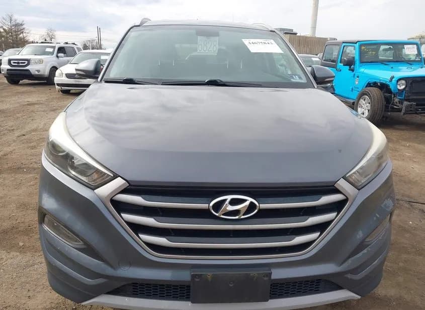 2017 HYUNDAI Tucson Used VIN KM8J3CA23HU341180 – interior seats 2017 HYUNDAI Tucson Used VIN KM8J3CA23HU341180 – interior seats