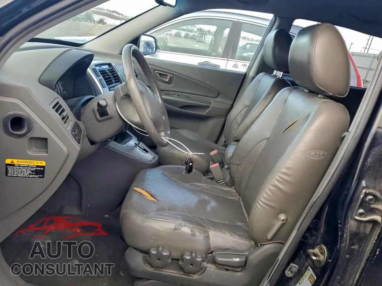 2009 HYUNDAI TUCSON Damaged VIN KM8JN72D46U318215 – exterior detail 2009 HYUNDAI TUCSON Damaged VIN KM8JN72D46U318215 – exterior detail