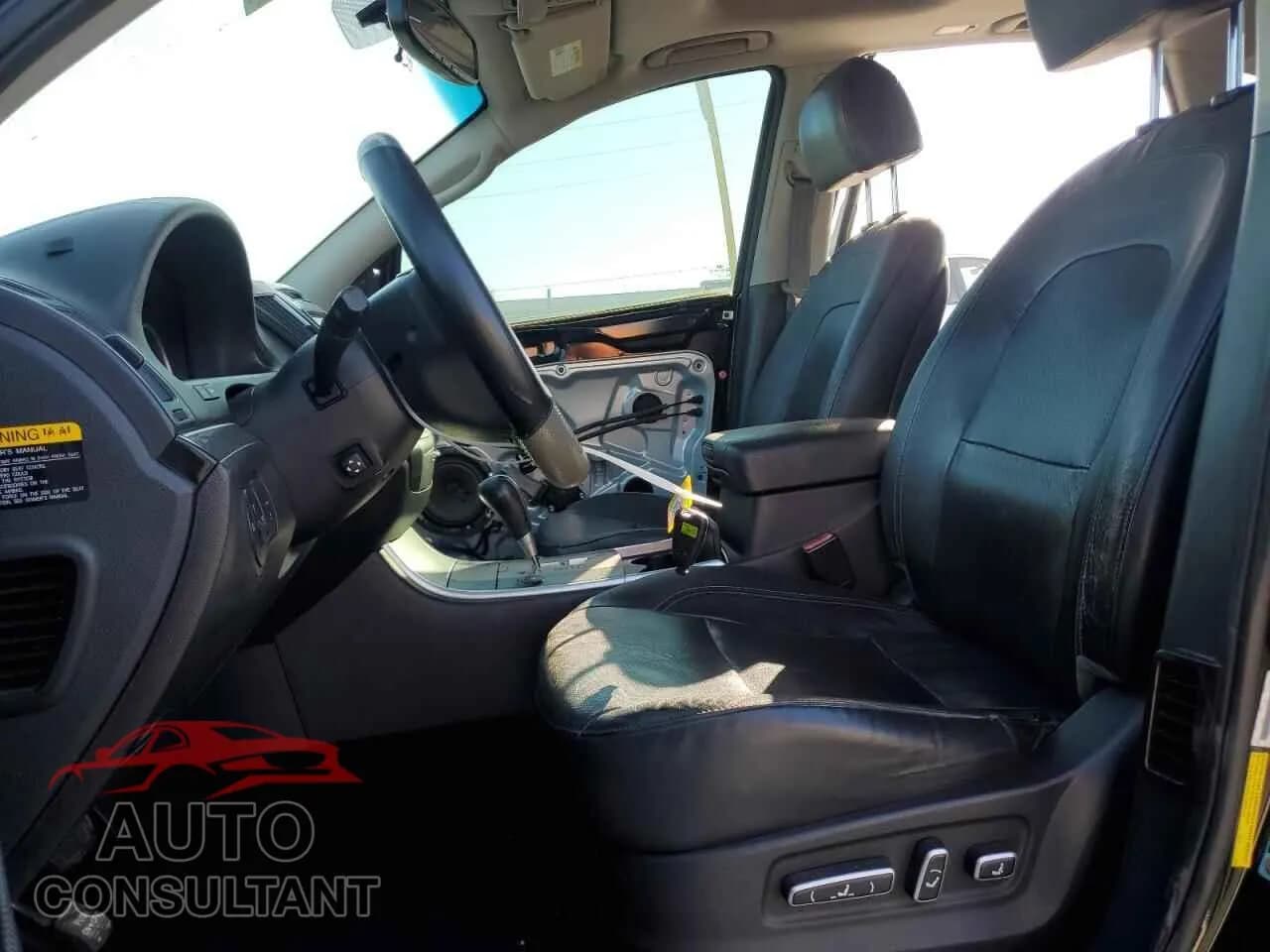 2010 HYUNDAI VERACRUZ Damaged VIN KM8NU4CC7AU120794 – exterior detail 2010 HYUNDAI VERACRUZ Damaged VIN KM8NU4CC7AU120794 – exterior detail