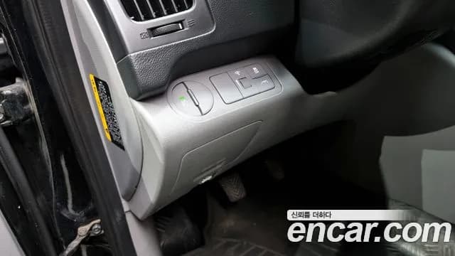 2017 Hyundai Grand Starex 5-Seater VAN Sold VIN KMFWBX7KAHU900990 – rear exterior 2017 Hyundai Grand Starex 5-Seater VAN Sold VIN KMFWBX7KAHU900990 – rear exterior