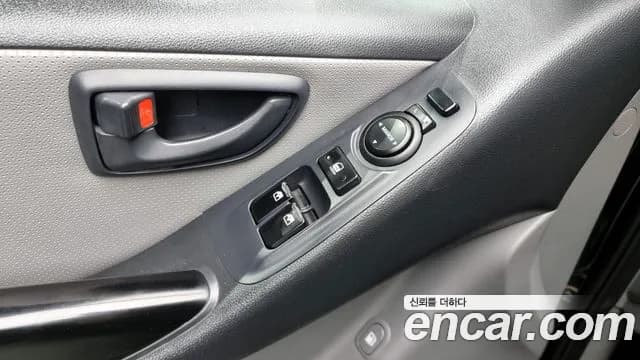 2017 Hyundai Grand Starex 5-Seater VAN Sold VIN KMFWBX7KAHU900990 – exterior detail 2017 Hyundai Grand Starex 5-Seater VAN Sold VIN KMFWBX7KAHU900990 – exterior detail