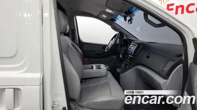 2018 Hyundai The New Grand Starex Van 3-Seater Sold VIN KMFWBX7KAJU989558 – exterior detail 2018 Hyundai The New Grand Starex Van 3-Seater Sold VIN KMFWBX7KAJU989558 – exterior detail