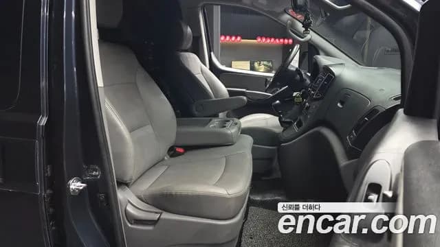 2019 Hyundai The New Grand Starex Van 3-Seater Sold VIN KMFWBX7KAKU005725 – rear exterior 2019 Hyundai The New Grand Starex Van 3-Seater Sold VIN KMFWBX7KAKU005725 – rear exterior