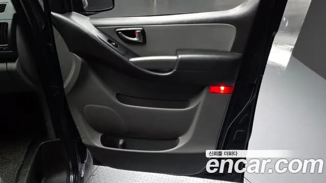 2019 Hyundai The New Grand Starex Van 3-Seater Sold VIN KMFWBX7KAKU005725 – interior seats 2019 Hyundai The New Grand Starex Van 3-Seater Sold VIN KMFWBX7KAKU005725 – interior seats