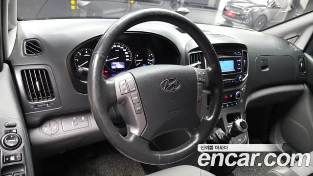 2019 Hyundai The New Grand Starex Van 3-Seater Sold VIN KMFWBX7KAKU005725 – exterior detail 2019 Hyundai The New Grand Starex Van 3-Seater Sold VIN KMFWBX7KAKU005725 – exterior detail