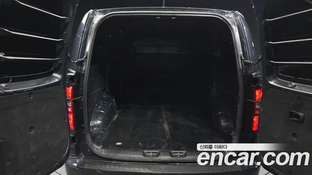 2019 Hyundai The New Grand Starex Van 3-Seater Sold VIN KMFWBX7KAKU005725 – photo 11 2019 Hyundai The New Grand Starex Van 3-Seater Sold VIN KMFWBX7KAKU005725 – photo 11