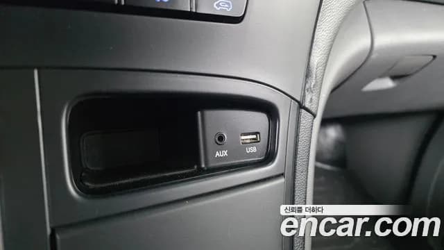 2017 Hyundai Grand Starex 3-Seater VAN Sold VIN KMFWBX7KBHU898067 – front exterior 2017 Hyundai Grand Starex 3-Seater VAN Sold VIN KMFWBX7KBHU898067 – front exterior