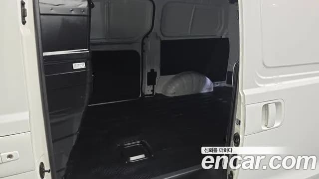2017 Hyundai Grand Starex 3-Seater VAN Sold VIN KMFWBX7KBHU898067 – exterior detail 2017 Hyundai Grand Starex 3-Seater VAN Sold VIN KMFWBX7KBHU898067 – exterior detail