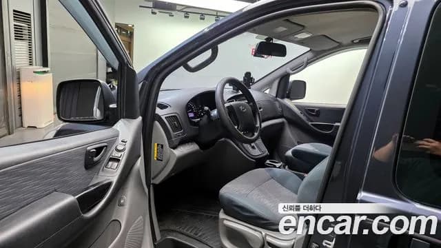 2017 Hyundai Grand Starex 5-Seater VAN Sold VIN KMFWBX7KBHU918723 – rear exterior 2017 Hyundai Grand Starex 5-Seater VAN Sold VIN KMFWBX7KBHU918723 – rear exterior