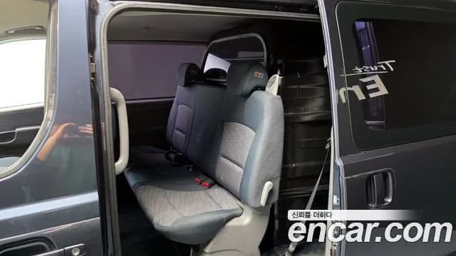 2017 Hyundai Grand Starex 5-Seater VAN Sold VIN KMFWBX7KBHU918723 – side profile 2017 Hyundai Grand Starex 5-Seater VAN Sold VIN KMFWBX7KBHU918723 – side profile