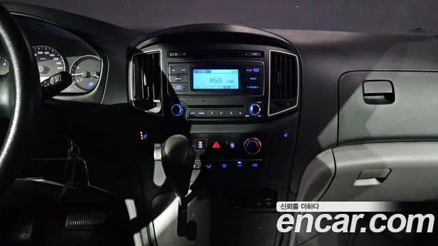 2017 Hyundai Grand Starex 3-Seater VAN Sold VIN KMFWBX7KBHU921238 – photo 16 2017 Hyundai Grand Starex 3-Seater VAN Sold VIN KMFWBX7KBHU921238 – photo 16