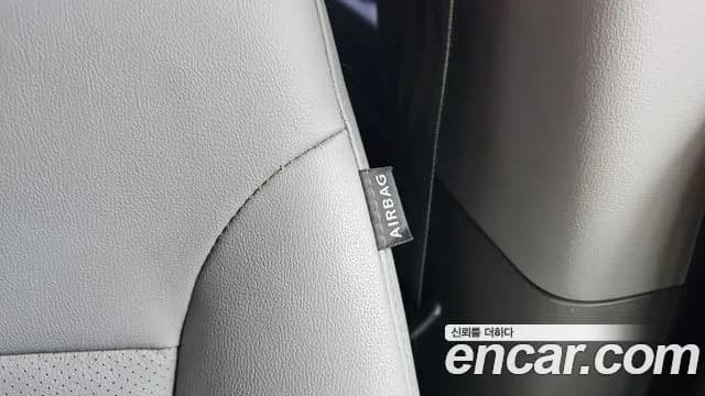 2017 Hyundai Grand Starex 5-Seater VAN Sold VIN KMFWBX7KBHU923684 – exterior detail 2017 Hyundai Grand Starex 5-Seater VAN Sold VIN KMFWBX7KBHU923684 – exterior detail
