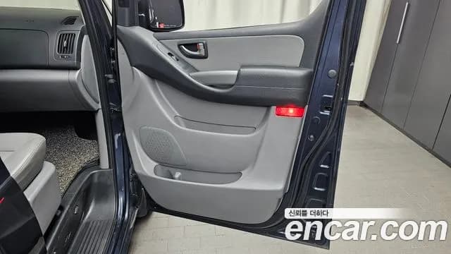 2017 Hyundai Grand Starex 5-Seater VAN Sold VIN KMFWBX7KBHU923684 – photo 14 2017 Hyundai Grand Starex 5-Seater VAN Sold VIN KMFWBX7KBHU923684 – photo 14