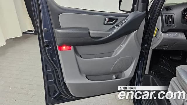 2017 Hyundai Grand Starex 5-Seater VAN Sold VIN KMFWBX7KBHU923684 – photo 18 2017 Hyundai Grand Starex 5-Seater VAN Sold VIN KMFWBX7KBHU923684 – photo 18
