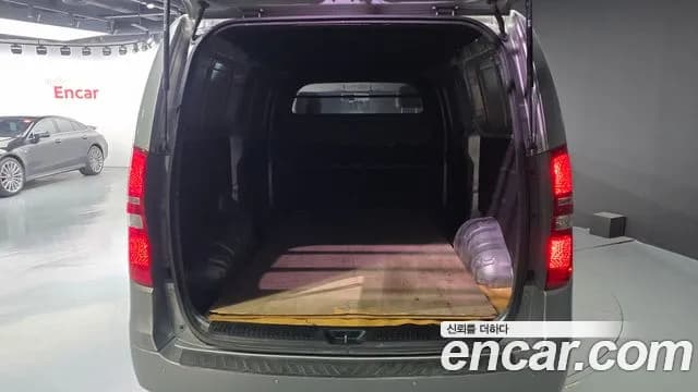2018 Hyundai Grand Starex 3-Seater VAN Sold VIN KMFWBX7KBJU931724 – rear exterior 2018 Hyundai Grand Starex 3-Seater VAN Sold VIN KMFWBX7KBJU931724 – rear exterior