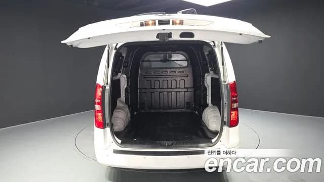 2018 Hyundai Grand Starex 5-Seater VAN Sold VIN KMFWBX7KBJU934467 – rear exterior 2018 Hyundai Grand Starex 5-Seater VAN Sold VIN KMFWBX7KBJU934467 – rear exterior