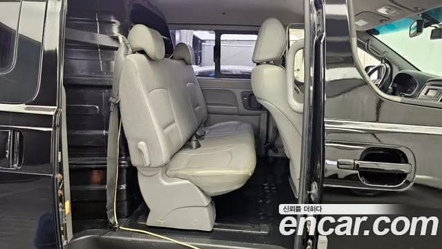 2018 Hyundai Grand Starex 5-Seater VAN Sold VIN KMFWBX7KBJU942401 – rear exterior 2018 Hyundai Grand Starex 5-Seater VAN Sold VIN KMFWBX7KBJU942401 – rear exterior