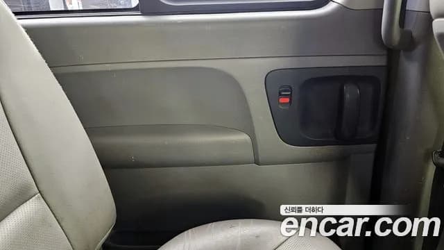 2018 Hyundai Grand Starex 5-Seater VAN Sold VIN KMFWBX7KBJU942401 – exterior detail 2018 Hyundai Grand Starex 5-Seater VAN Sold VIN KMFWBX7KBJU942401 – exterior detail
