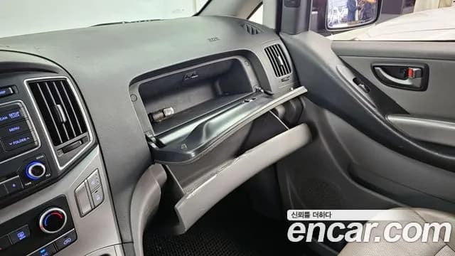 2018 Hyundai Grand Starex 5-Seater VAN Sold VIN KMFWBX7KBJU942401 – trunk area 2018 Hyundai Grand Starex 5-Seater VAN Sold VIN KMFWBX7KBJU942401 – trunk area