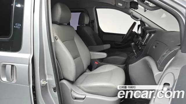 2018 Hyundai The New Grand Starex Van 5-Seater Sold VIN KMFWBX7KBJU974769 – interior seats 2018 Hyundai The New Grand Starex Van 5-Seater Sold VIN KMFWBX7KBJU974769 – interior seats
