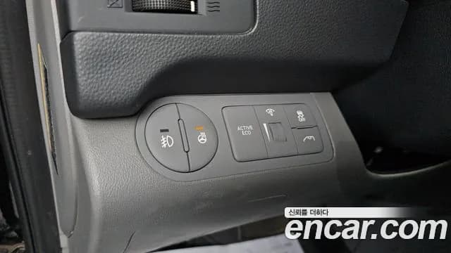2018 Hyundai The New Grand Starex Van 5-Seater Sold VIN KMFWBX7KBJU975580 – exterior detail 2018 Hyundai The New Grand Starex Van 5-Seater Sold VIN KMFWBX7KBJU975580 – exterior detail