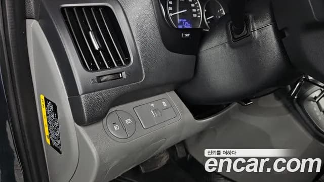 2019 Hyundai The New Grand Starex Van 3-Seater Sold VIN KMFWBX7KBKU003950 – exterior detail 2019 Hyundai The New Grand Starex Van 3-Seater Sold VIN KMFWBX7KBKU003950 – exterior detail