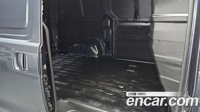2019 Hyundai The New Grand Starex Van 3-Seater Sold VIN KMFWBX7KBKU003950 – trunk area 2019 Hyundai The New Grand Starex Van 3-Seater Sold VIN KMFWBX7KBKU003950 – trunk area