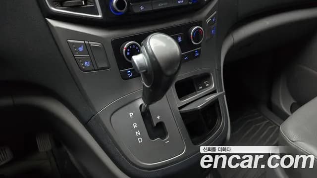 2019 Hyundai The New Grand Starex Van 5-Seater Sold VIN KMFWBX7KBKU005054 – exterior detail 2019 Hyundai The New Grand Starex Van 5-Seater Sold VIN KMFWBX7KBKU005054 – exterior detail