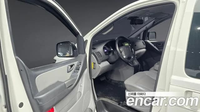 2019 Hyundai The New Grand Starex Van 3-Seater Sold VIN KMFWBX7KBKU010399 – interior seats 2019 Hyundai The New Grand Starex Van 3-Seater Sold VIN KMFWBX7KBKU010399 – interior seats