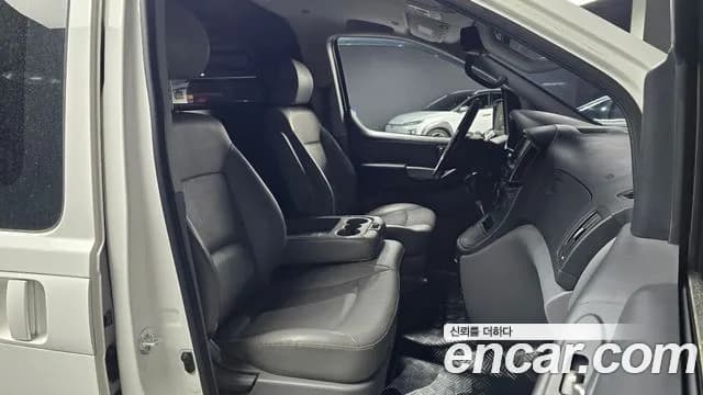 2019 Hyundai The New Grand Starex Van 3-Seater Sold VIN KMFWBX7KBKU010399 – trunk area 2019 Hyundai The New Grand Starex Van 3-Seater Sold VIN KMFWBX7KBKU010399 – trunk area