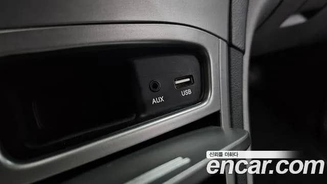 2019 Hyundai The New Grand Starex Van 3-Seater Sold VIN KMFWBX7KBKU025012 – exterior detail 2019 Hyundai The New Grand Starex Van 3-Seater Sold VIN KMFWBX7KBKU025012 – exterior detail