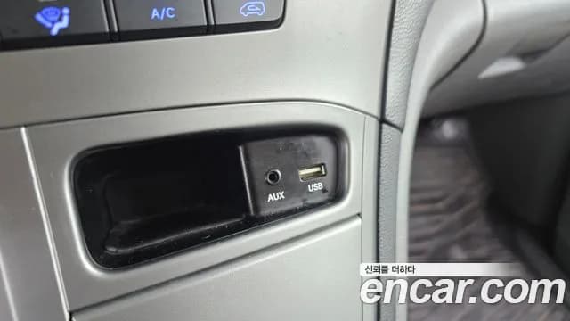 2019 Hyundai The New Grand Starex Van 5-Seater Sold VIN KMFWBX7KBKU071011 – interior seats 2019 Hyundai The New Grand Starex Van 5-Seater Sold VIN KMFWBX7KBKU071011 – interior seats