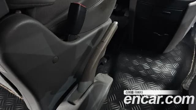 2019 Hyundai The New Grand Starex Van 5-Seater Sold VIN KMFWBX7KBKU071944 – trunk area 2019 Hyundai The New Grand Starex Van 5-Seater Sold VIN KMFWBX7KBKU071944 – trunk area