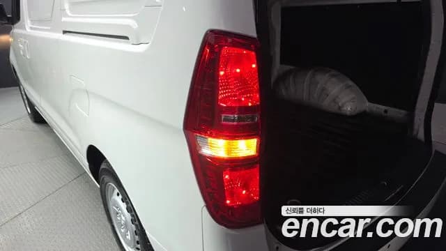 2019 Hyundai The New Grand Starex Van 3-Seater Sold VIN KMFWBX7KBKU089060 – exterior detail 2019 Hyundai The New Grand Starex Van 3-Seater Sold VIN KMFWBX7KBKU089060 – exterior detail