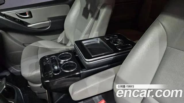 2019 Hyundai The New Grand Starex Van 5-Seater Sold VIN KMFWBX7KBKU998805 – trunk area 2019 Hyundai The New Grand Starex Van 5-Seater Sold VIN KMFWBX7KBKU998805 – trunk area
