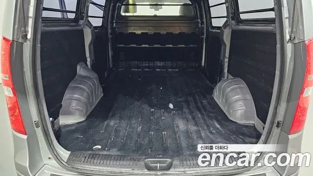 2020 Hyundai The New Grand Starex Van 3-Seater Sold VIN KMFWBX7KBLU111114 – exterior detail 2020 Hyundai The New Grand Starex Van 3-Seater Sold VIN KMFWBX7KBLU111114 – exterior detail