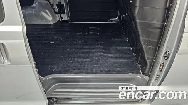 2020 Hyundai The New Grand Starex Van 3-Seater Sold VIN KMFWBX7KBLU111114 – trunk area 2020 Hyundai The New Grand Starex Van 3-Seater Sold VIN KMFWBX7KBLU111114 – trunk area