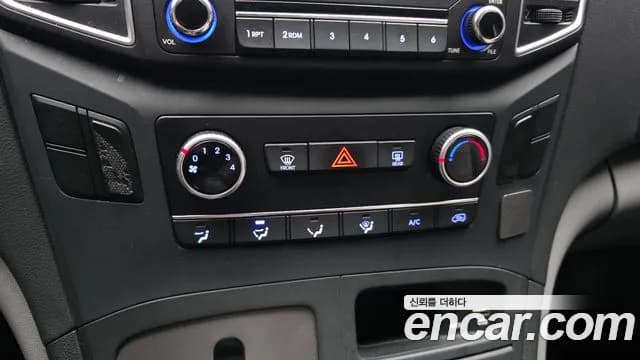 2020 Hyundai The New Grand Starex Van 5-Seater Sold VIN KMFWBX7KBLU127292 – exterior detail 2020 Hyundai The New Grand Starex Van 5-Seater Sold VIN KMFWBX7KBLU127292 – exterior detail