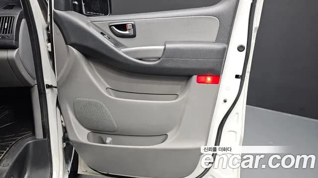 2020 Hyundai The New Grand Starex Van 5-Seater Sold VIN KMFWBX7KBLU137771 – interior seats 2020 Hyundai The New Grand Starex Van 5-Seater Sold VIN KMFWBX7KBLU137771 – interior seats