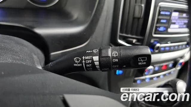 2020 Hyundai The New Grand Starex Van 5-Seater Sold VIN KMFWBX7KBLU137771 – exterior detail 2020 Hyundai The New Grand Starex Van 5-Seater Sold VIN KMFWBX7KBLU137771 – exterior detail