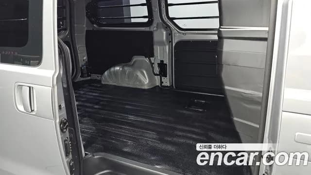 2020 Hyundai The New Grand Starex Van 3-Seater Sold VIN KMFWBX7KBLU138165 – exterior detail 2020 Hyundai The New Grand Starex Van 3-Seater Sold VIN KMFWBX7KBLU138165 – exterior detail