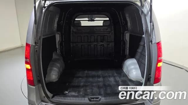 2021 Hyundai The New Grand Starex Van 5-Seater Sold VIN KMFWBX7KBMU176073 – exterior detail 2021 Hyundai The New Grand Starex Van 5-Seater Sold VIN KMFWBX7KBMU176073 – exterior detail