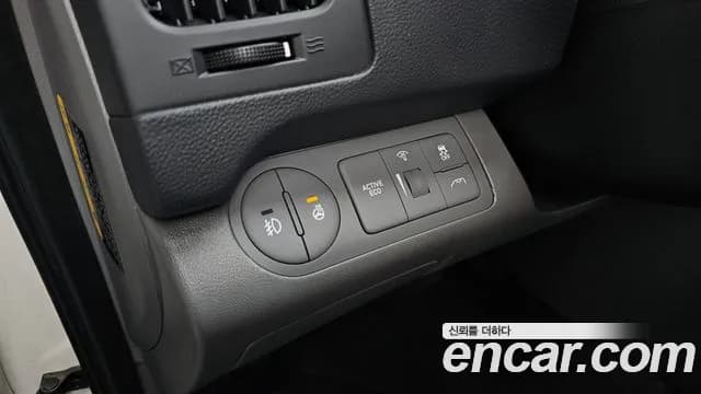 2021 Hyundai The New Grand Starex Van 5-Seater Sold VIN KMFWBX7KBMU183128 – exterior detail 2021 Hyundai The New Grand Starex Van 5-Seater Sold VIN KMFWBX7KBMU183128 – exterior detail