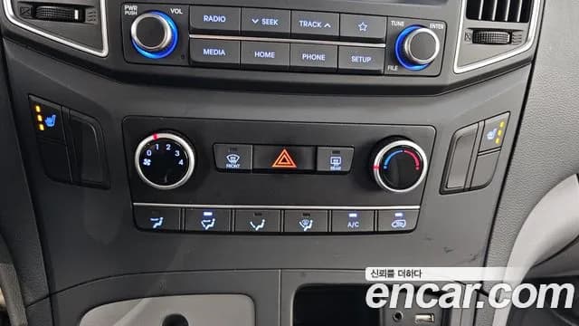 2021 Hyundai The New Grand Starex Van 5-Seater Sold VIN KMFWBX7KBMU188991 – exterior detail 2021 Hyundai The New Grand Starex Van 5-Seater Sold VIN KMFWBX7KBMU188991 – exterior detail
