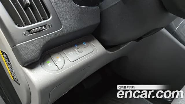 2021 Hyundai The New Grand Starex Van 3-Seater Sold VIN KMFWBX7KBMU194608 – interior seats 2021 Hyundai The New Grand Starex Van 3-Seater Sold VIN KMFWBX7KBMU194608 – interior seats
